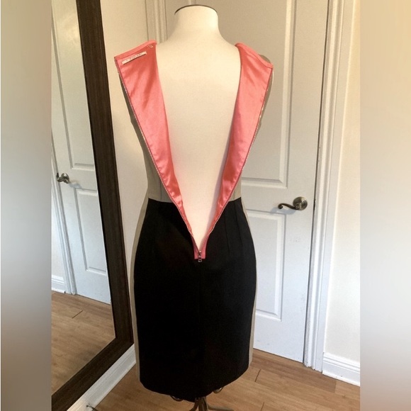 T TAHARI COLOR BLOCK SLEEVELESS SHEATH DRESS - Picture 5 of 6